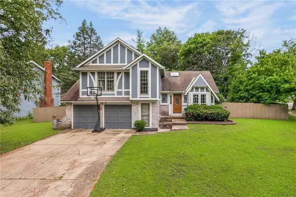 8216 NW Delta Drive, Kansas City, MO 64151