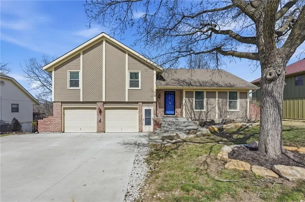 518 NW 65th Terrace, Kansas City, MO 64118 - #1