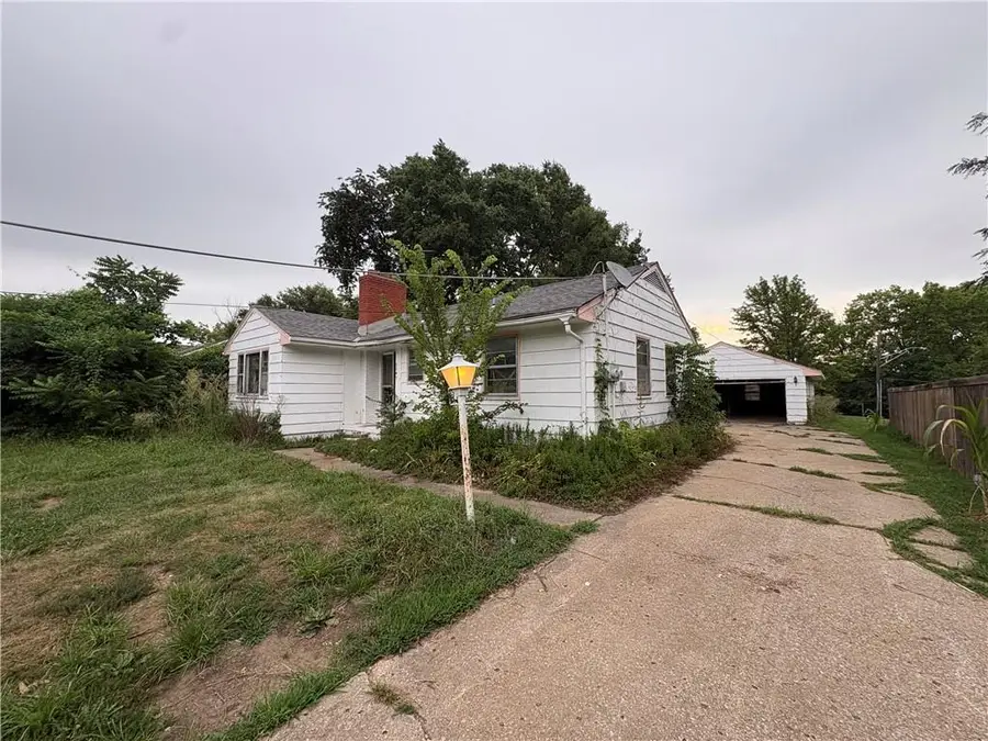 5049 N Brighton Avenue, Kansas City, MO 64119 - #2