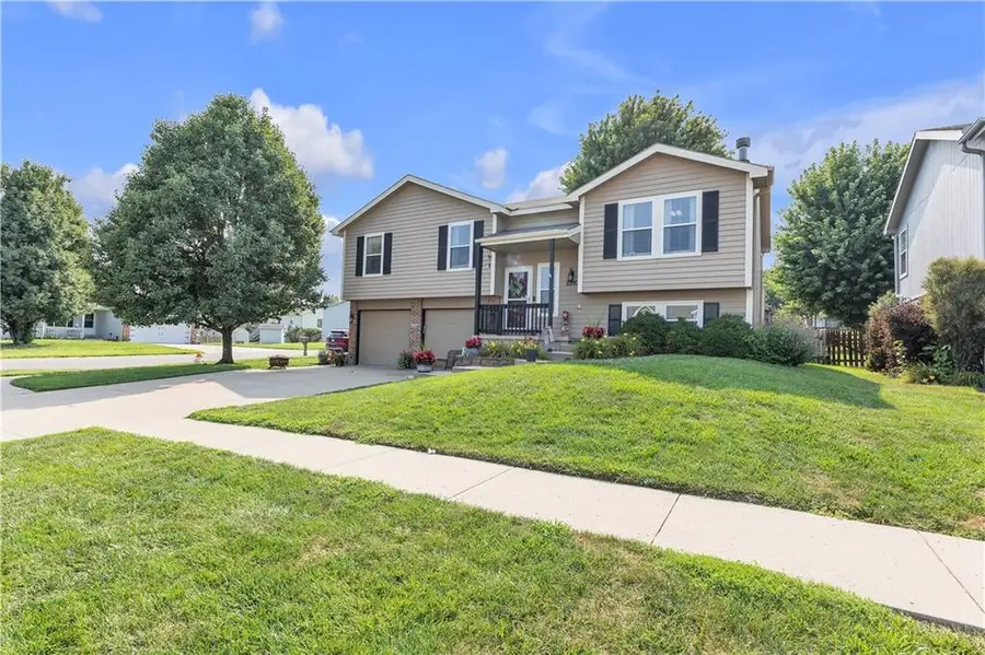 2210 Meadow Trail, Saint Joseph, MO 64503 - #2