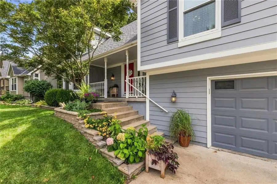 947 E Oakview Street, Olathe, KS 66061 - #3
