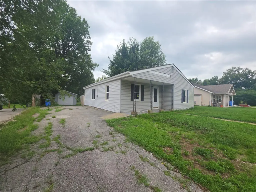 120 E 6th Street, Tonganoxie, KS 66086 - #1