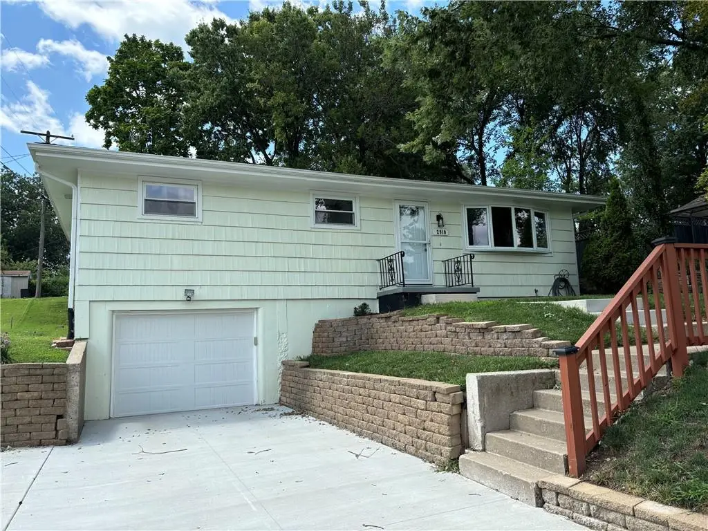 2910 N 32nd Street, Saint Joseph, MO 64596 - #1