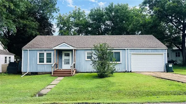206 S 5th Street, Louisburg, KS 66053