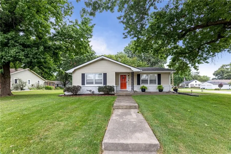 607 S Elm Street, Louisburg, KS 66053 - #3