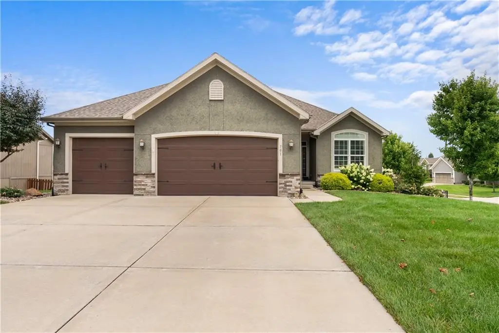 701 SW Elizabeth Street, Blue Springs, MO 64015 - #1