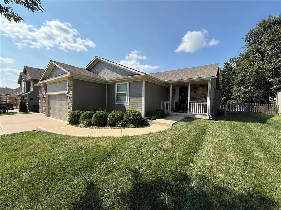 3817 SW Briarwood Oaks Drive, Blue Springs, MO 64015 - #2