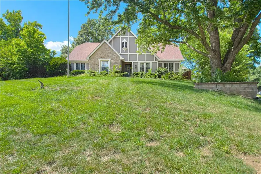 6924 Long Avenue, Shawnee, KS 66216 - #2
