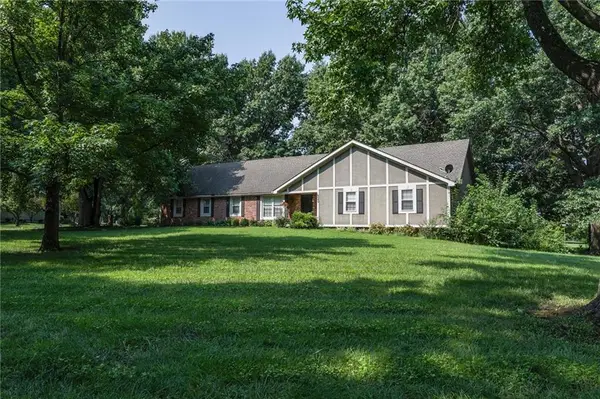 16040 Outlook Avenue, Stilwell, KS 66085