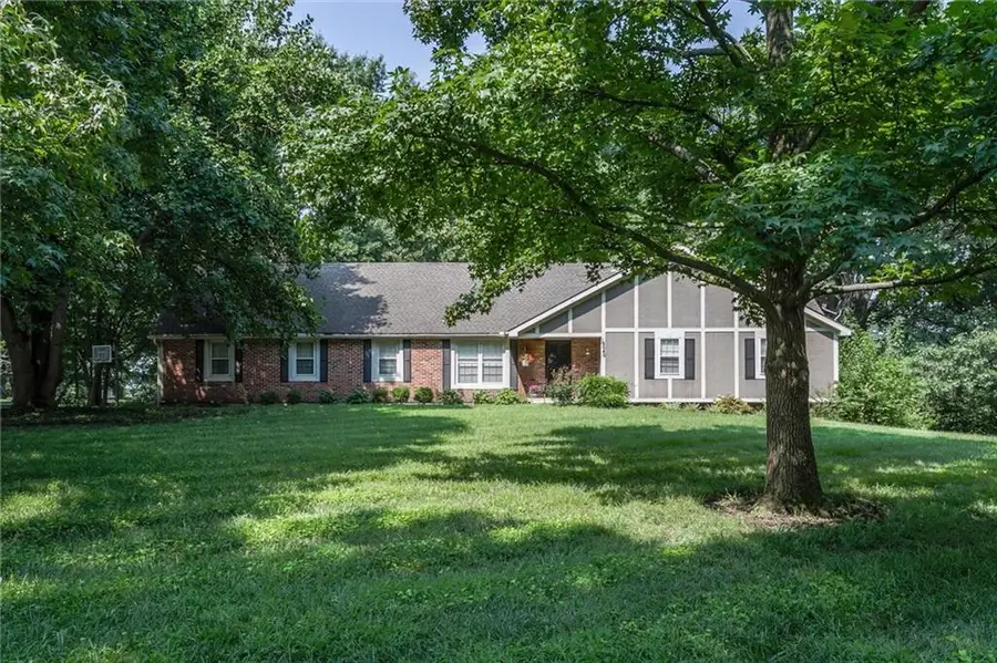 16040 Outlook Avenue, Stilwell, KS 66085 - #2