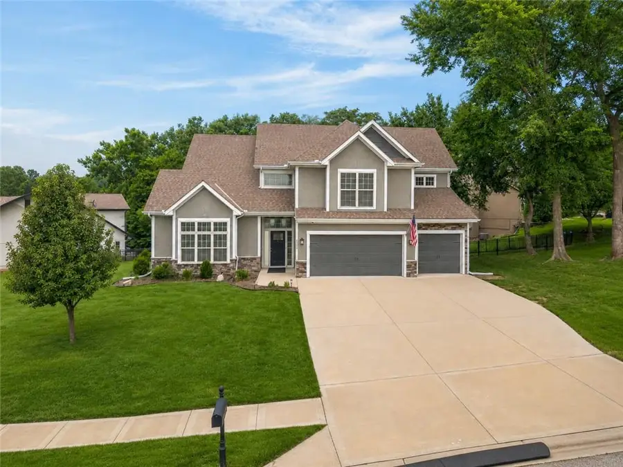 6388 NW Sioux Drive, Parkville, MO 64152 - #3