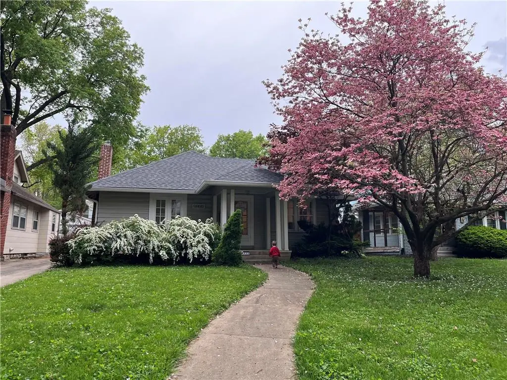 6432 Oak Street, Kansas City, MO 64113 - #1