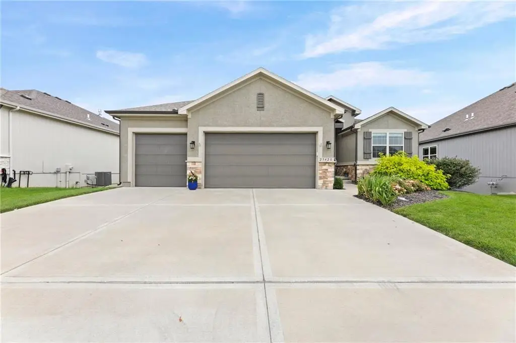 25420 W 146th Street, Olathe, KS 66061 - #1