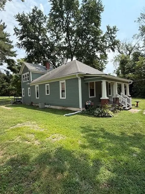 5911 S 14th Street, St Joseph, MO 64504