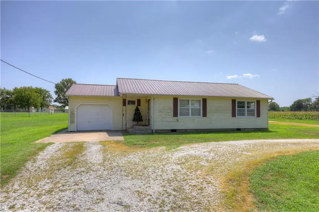 1030 W Country Road, Columbus, KS 66725 - #1