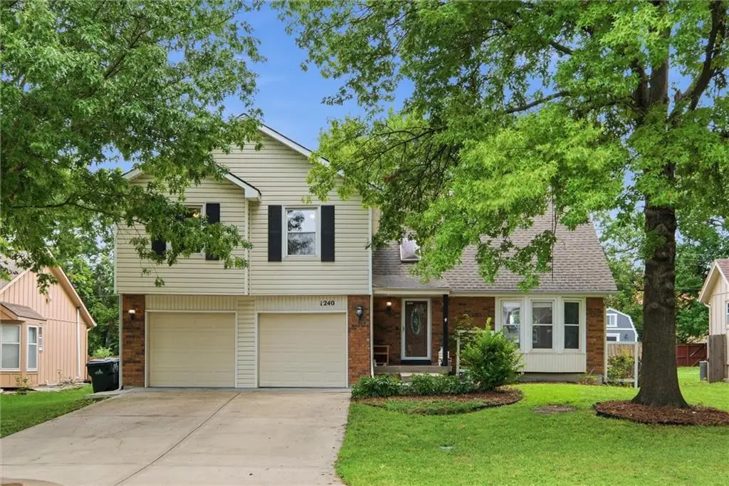 1240 E Sleepy Hollow Drive, Olathe, KS 66062 - #1