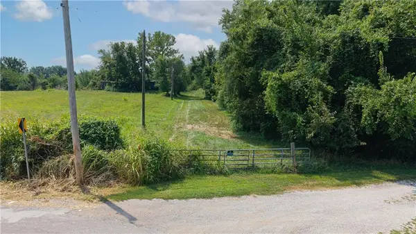 000 N Hoover Road, Buckner, MO 64016