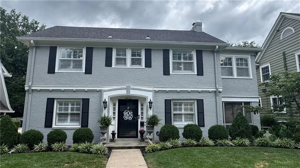 6425 Summit Street, Kansas City, MO 64113 - #1