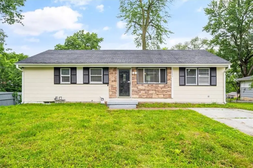10905 E 47th Street, Kansas City, MO 64133 - #1