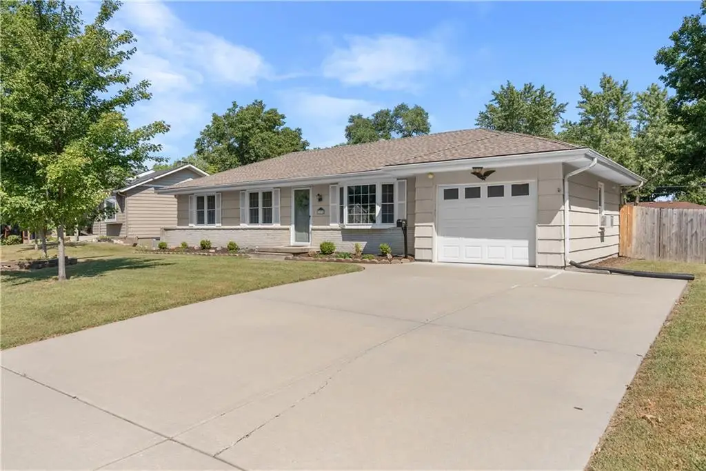 1202 E Willow Drive, Olathe, KS 66061 - #1