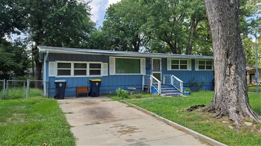 8710 E 92nd Street, Kansas City, MO 64138 - #2