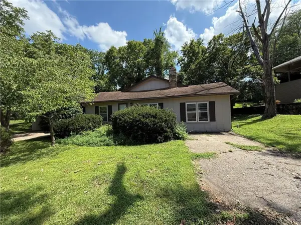 38 Clipper Drive, Blue Springs, MO 64015