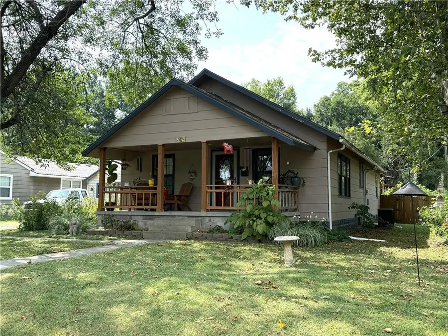 912 E 10th Street, Pittsburg, KS 66762 - #2
