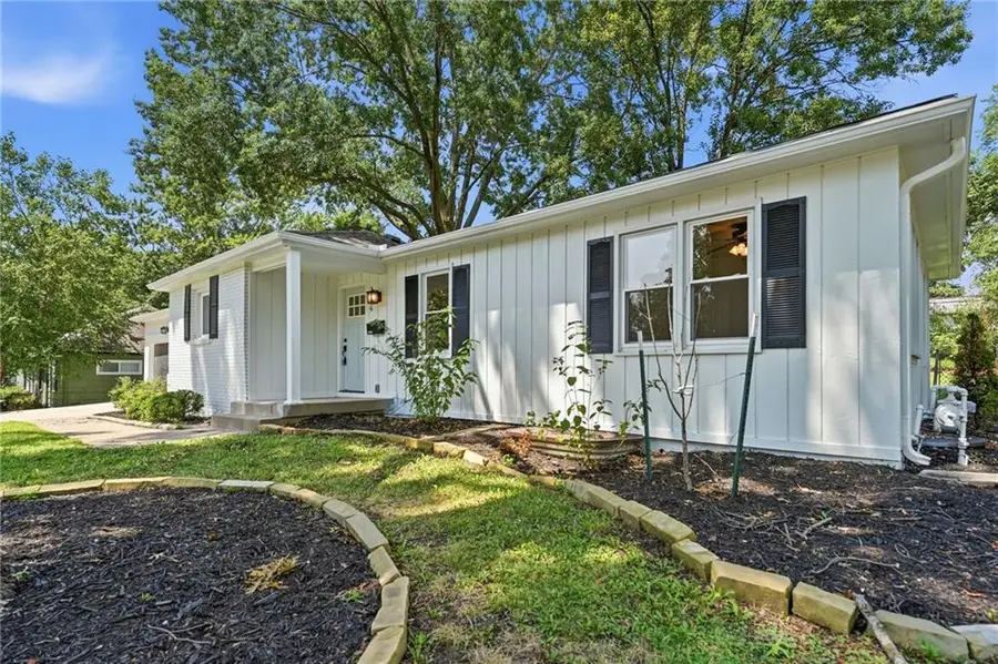 3706 W 96th Street, Overland Park, KS 66206 - #3