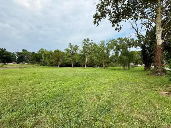 108 & 204 E Cynthia Street, McLouth, KS 66054