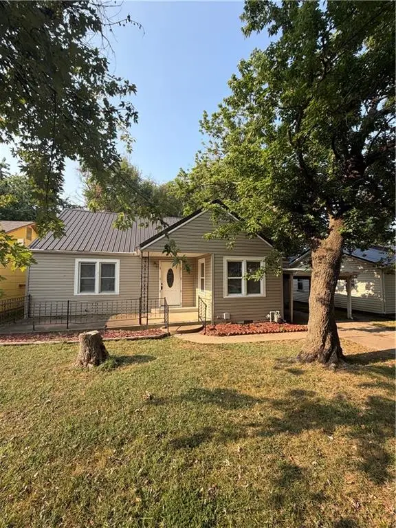 3132 Grand Avenue, Parsons, KS 67357 - #1