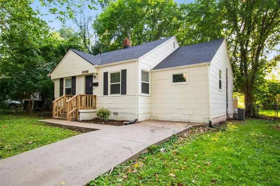 7118 Highland Avenue, Kansas City, MO 64131 - #2
