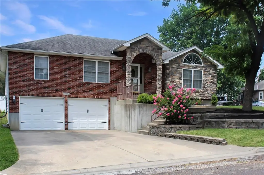 2900 Oak Street, Higginsville, MO 64037 - #1