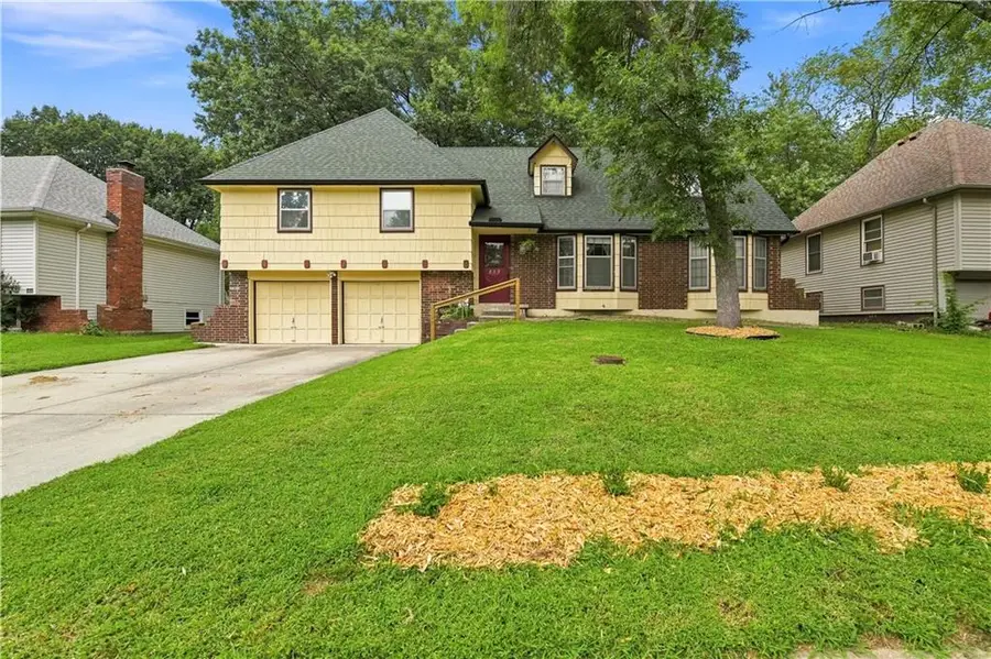 209 SW Victor Drive, Blue Springs, MO 64014 - #2