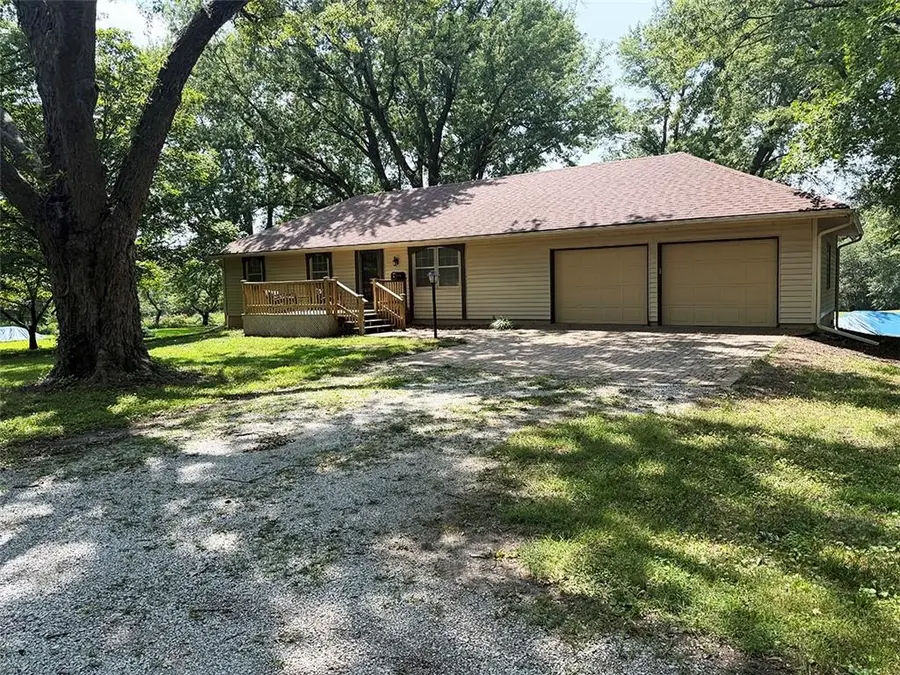 2414 N Hoover Road, Buckner, MO 64016 - #2