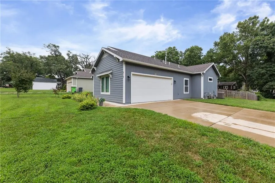 819 Baker Street, Baldwin City, KS 66006 - #3