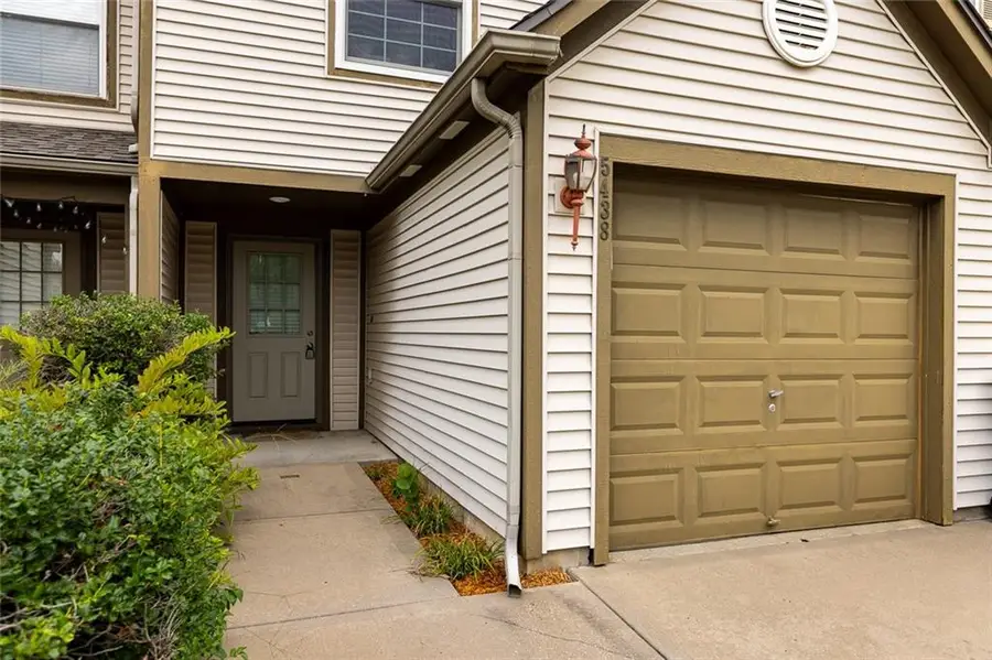 5438 N Fairmount Avenue, Kansas City, MO 64118 - #2