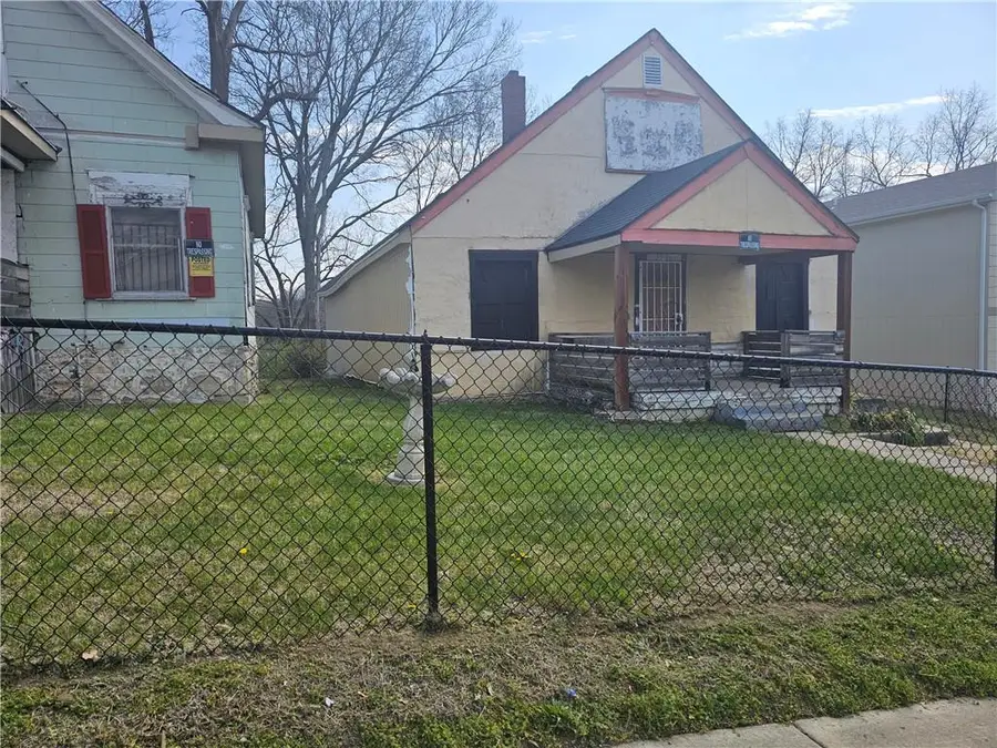 3923,3925,3931 Park Avenue, Kansas City, MO 64130 - #2