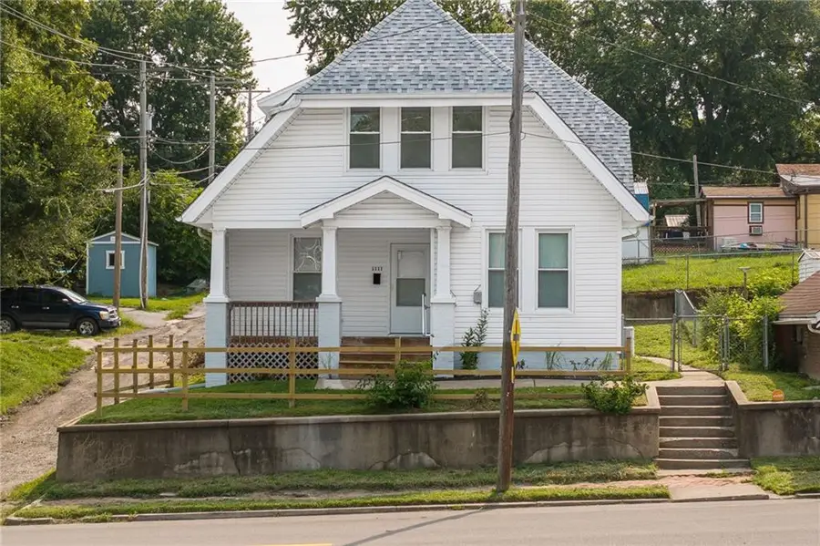 1111 N 18th Street, Saint Joseph, MO 64501 - #2