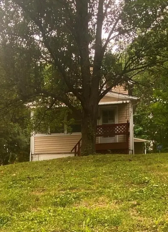 2221 Brickel Boulevard, Kansas City, KS 66104