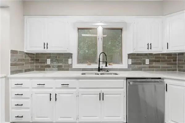 7232 N Monroe Avenue, Gladstone, MO 64119