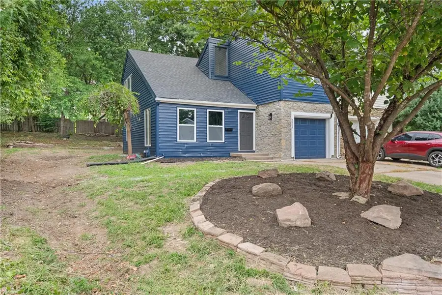 7232 N Monroe Avenue, Gladstone, MO 64119 - #2