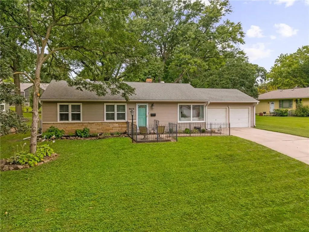 8608 Belleview Avenue, Kansas City, MO 64114 - #1