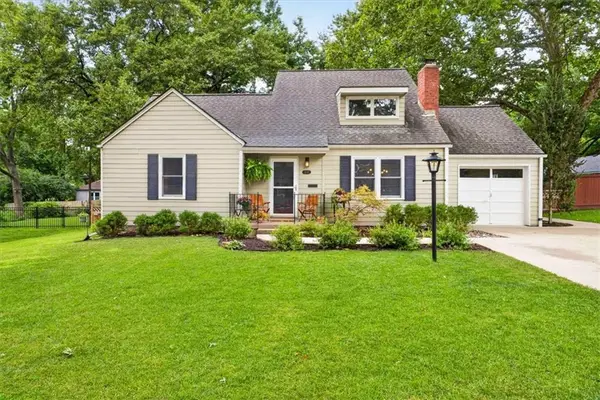 6710 Granada Lane, Prairie Village, KS 66208