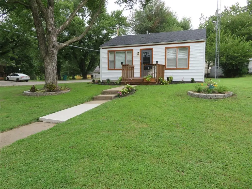 301 Oak Street, Valley Falls, KS 66088 - #1