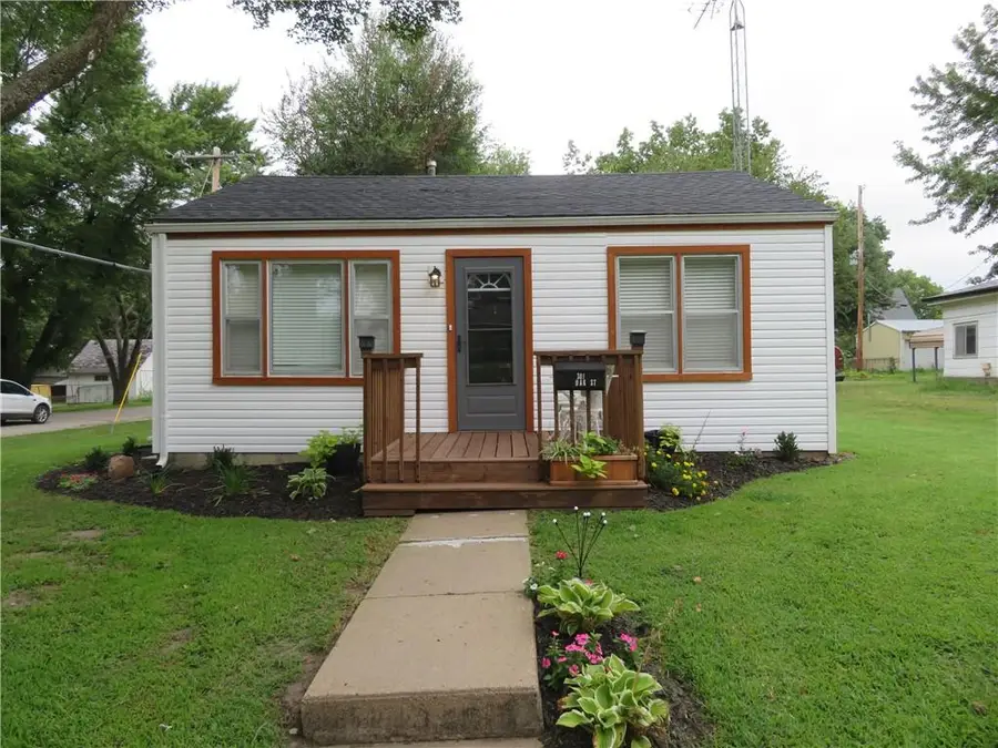 301 Oak Street, Valley Falls, KS 66088 - #2