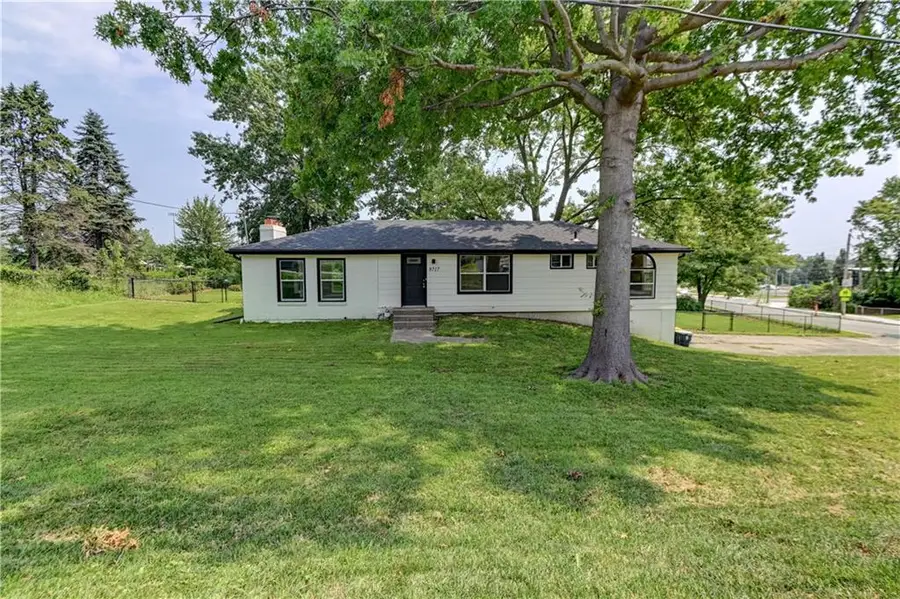 8717 Old Stagecoach Road, Kansas City, MO 64154 - #2
