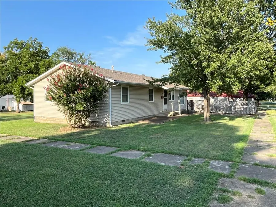 523 2nd Street, Oswego, KS 67356 - #3