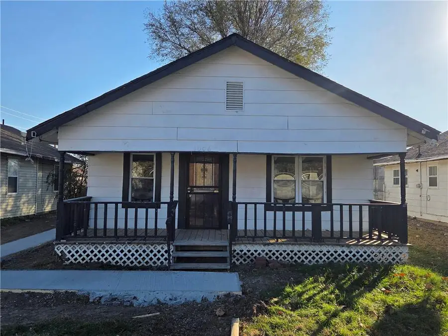 1006 W Cliff Street, Saint Joseph, MO 64504 - #3
