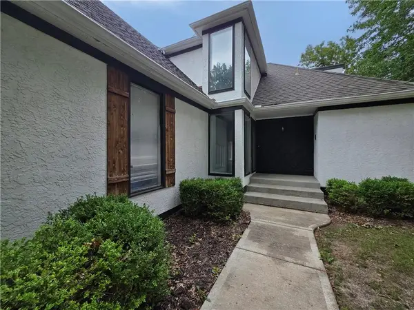 11695 Bradshaw Street, Overland Park, KS 66210