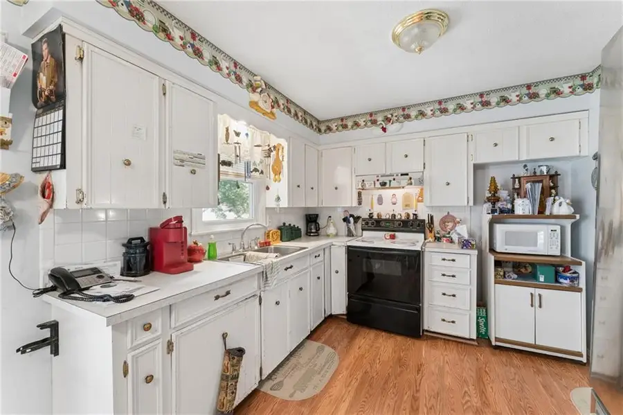 9812 Hillcrest Road, Kansas City, MO 64134 - #3